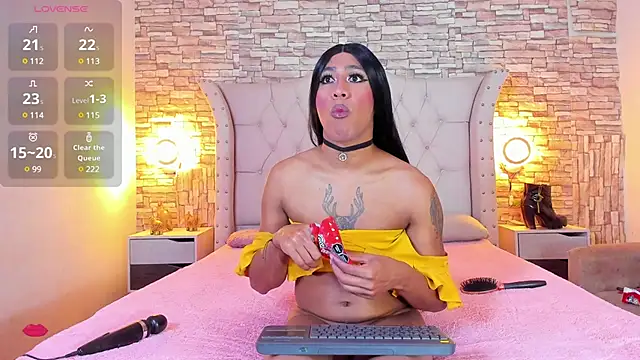 Snapshot of Lucia-sex chatting on 03.03.25 Lucia-sex online show from 03.03.25