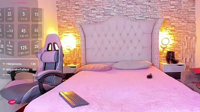 Snapshot of Lucia-sex chatting on 03.04.25 Lucia-sex online show from 03.04.25