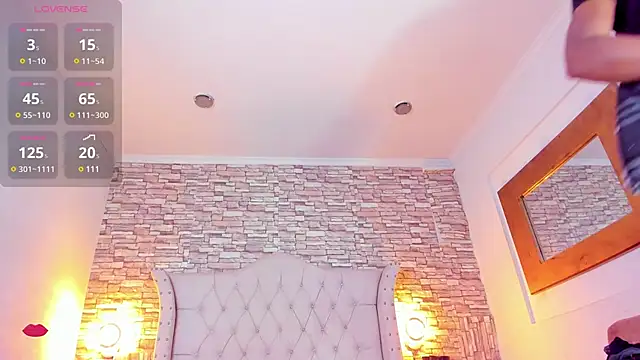 Snapshot of Lucia-sex chatting on 03.06.25 Lucia-sex online show from 03.06.25