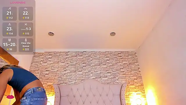 Snapshot of Lucia-sex chatting on 03.14.25 Lucia-sex online show from 03.14.25