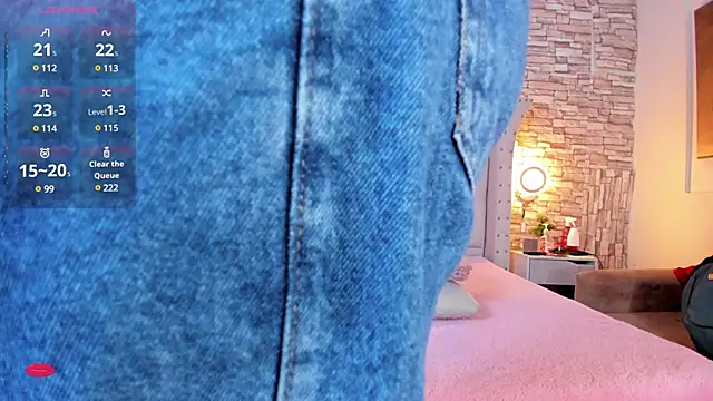 Snapshot of Lucia-sex chatting on 03.18.25 Lucia-sex online show from 03.18.25