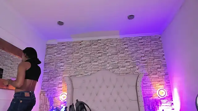 Snapshot of Lucia-sex chatting on 01.15.26 Lucia-sex online show from 01.15.26