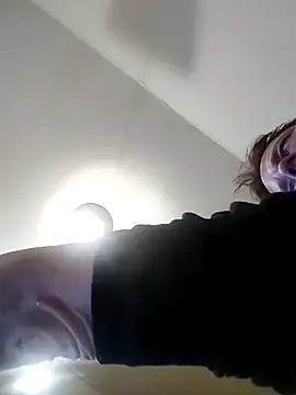 londonfuckwhore1 online show from 12.22.24