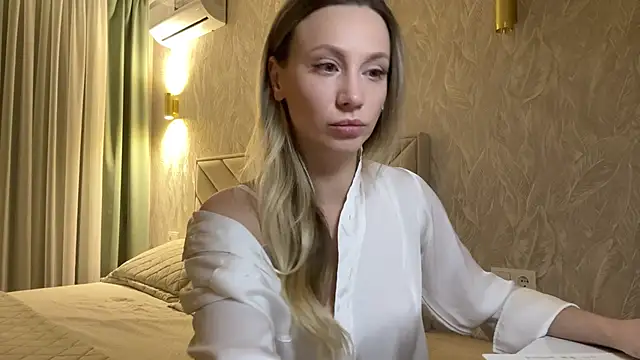 Snapshot of Alice_Wonders chatting on 01.23.25 Alice Wonders online show from 01.23.25