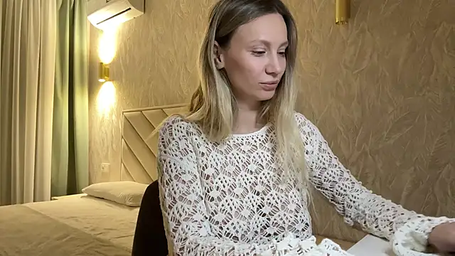 Snapshot of Alice_Wonders chatting on 01.26.25 Alice Wonders online show from 01.26.25