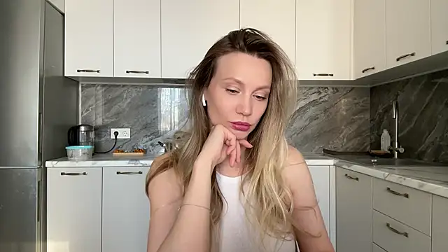 Snapshot of Alice_Wonders chatting on 02.20.25 Alice Wonders online show from 02.20.25