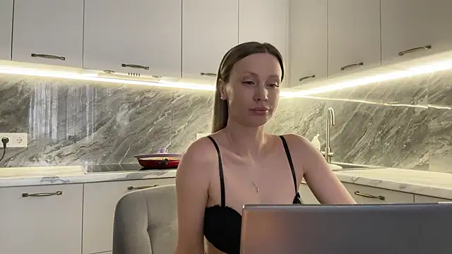 Snapshot of Alice_Wonders chatting on 02.28.25 Alice Wonders online show from 02.28.25