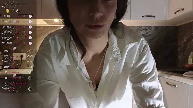 Snapshot of Alice_Wonders chatting on 09.19.25 Alice Wonders online show from 09.19.25