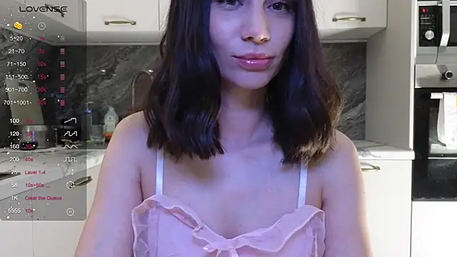Snapshot of Alice_Wonders chatting on 10.10.25 Alice Wonders online show from 10.10.25