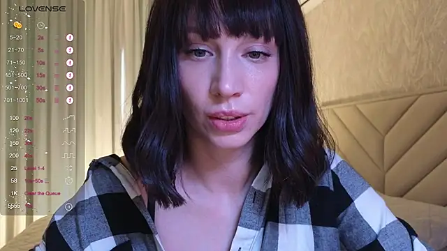 Alice Wonders online show from 11.06.25