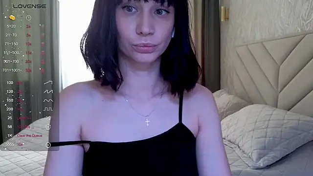 Alice Wonders online show from 02.04.26