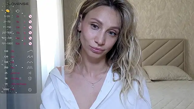 Snapshot of Alice_Wonders chatting on 06.18.26 Alice Wonders online show from 06.18.26