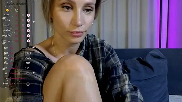 Snapshot of Alice_Wonders chatting on 06.28.26 Alice Wonders online show from 06.28.26