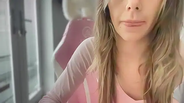 Lillymariee online show from 01.04.25