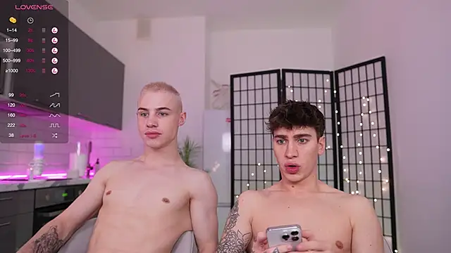 Snapshot of Evan__White_ chatting on 12.01.24 Evan White online show from 12.01.24