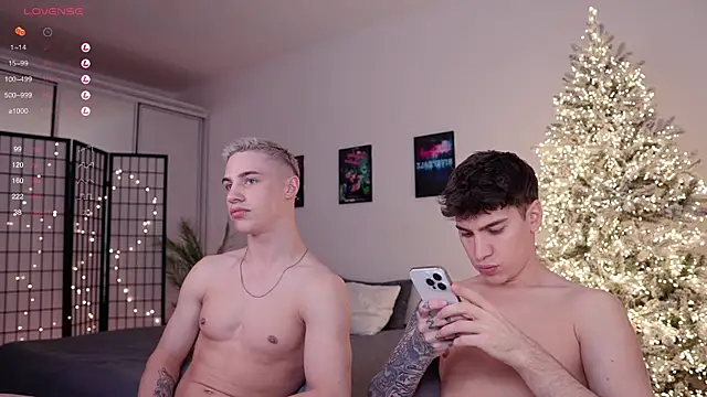 Snapshot of Evan__White_ chatting on 12.27.24 Evan White online show from 12.27.24