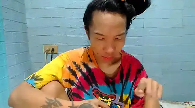 Snapshot of AsianNaughtiesMistress chatting on 12.23.24 AsianNaughtiesMistress online show from 12.23.24