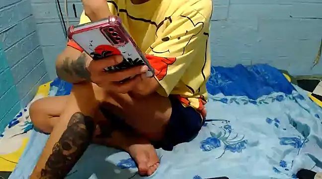 Snapshot of AsianNaughtiesMistress chatting on 01.15.25 AsianNaughtiesMistress online show from 01.15.25