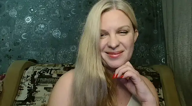 Snapshot of BlondeFox chatting on 12.17.24 BlondeFox online show from 12.17.24