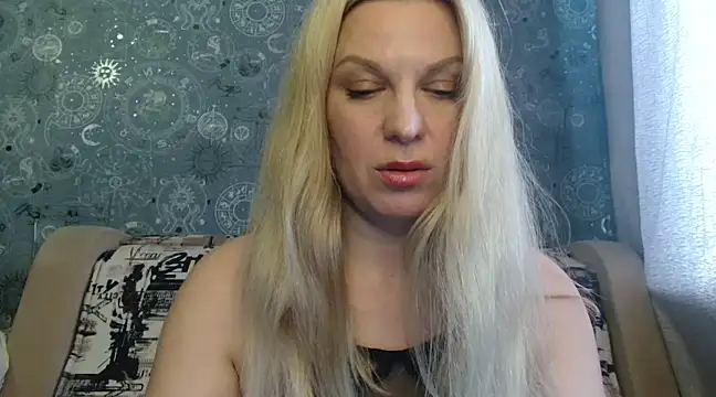Snapshot of BlondeFox chatting on 01.25.25 BlondeFox online show from 01.25.25