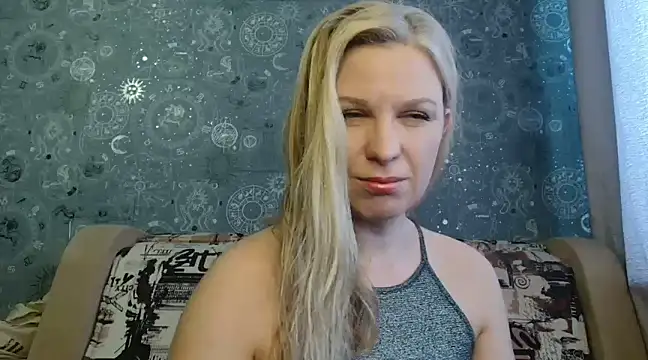 Snapshot of BlondeFox chatting on 02.01.25 BlondeFox online show from 02.01.25