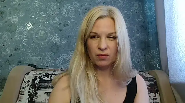 Snapshot of BlondeFox chatting on 02.19.25 BlondeFox online show from 02.19.25