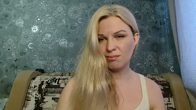 Snapshot of BlondeFox chatting on 03.17.25 BlondeFox online show from 03.17.25