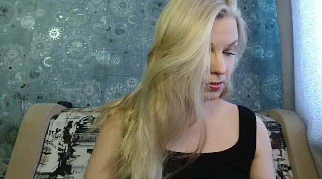Snapshot of BlondeFox chatting on 03.23.25 BlondeFox online show from 03.23.25
