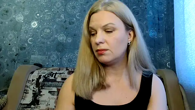 Snapshot of BlondeFox chatting on 11.24.25 BlondeFox online show from 11.24.25