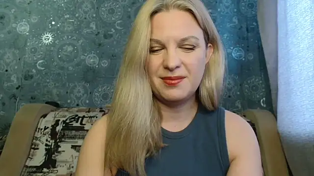 Snapshot of BlondeFox chatting on 12.03.25 BlondeFox online show from 12.03.25