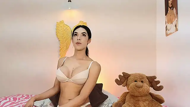 Snapshot of salome_Collins_1 chatting on 11.06.25 salome Collins 1 online show from 11.06.25