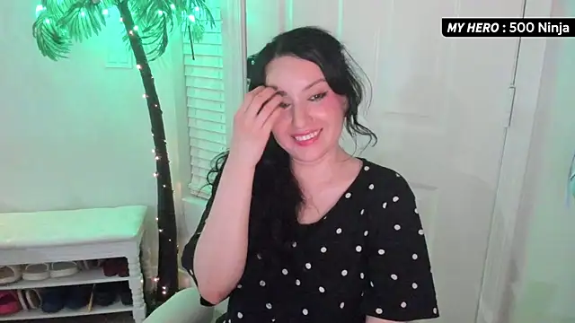 Snapshot of Vesaaa chatting on 10.18.25 Vesaaa online show from 10.18.25