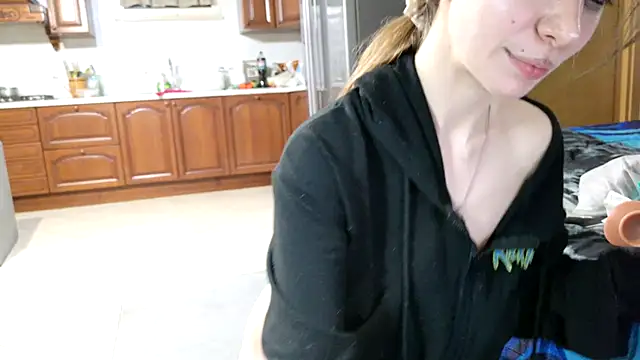 Snapshot of Miaelis chatting on 01.21.25 Miaelis online show from 01.21.25