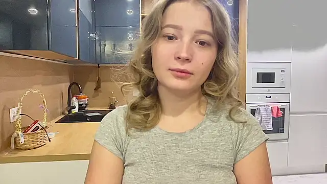 Snapshot of CharmingSarah chatting on 09.26.25 CharmingSarah online show from 09.26.25