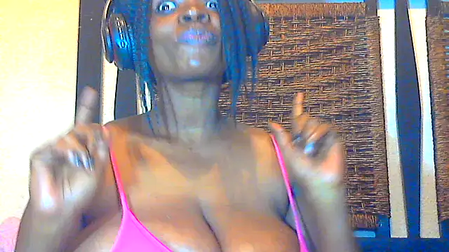 Snapshot of CallyCallienteXxX chatting on 03.18.25 CallyCallienteXxX online show from 03.18.25