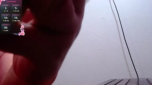 Snapshot of scaelettdubois chatting on 11.06.25 scaelettdubois online show from 11.06.25