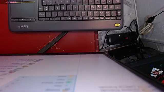 Snapshot of scaelettdubois chatting on 11.09.25 scaelettdubois online show from 11.09.25