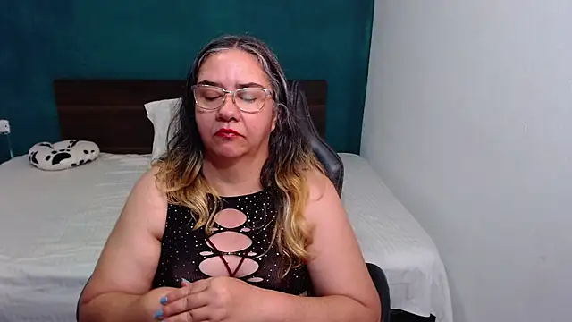 Snapshot of scaelettdubois chatting on 11.16.25 scaelettdubois online show from 11.16.25