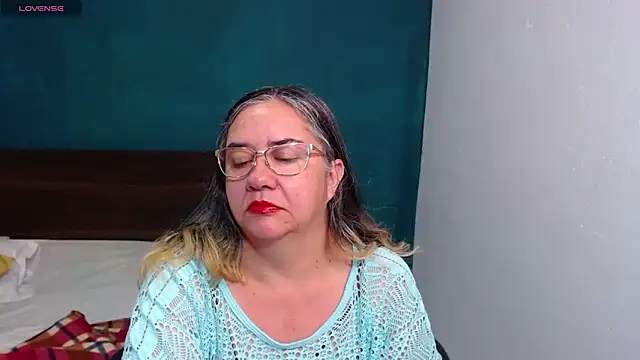 Snapshot of scaelettdubois chatting on 11.28.25 scaelettdubois online show from 11.28.25