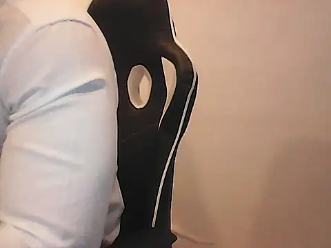 Snapshot of Kalel17073 chatting on 06.19.26 Kalel17073 online show from 06.19.26