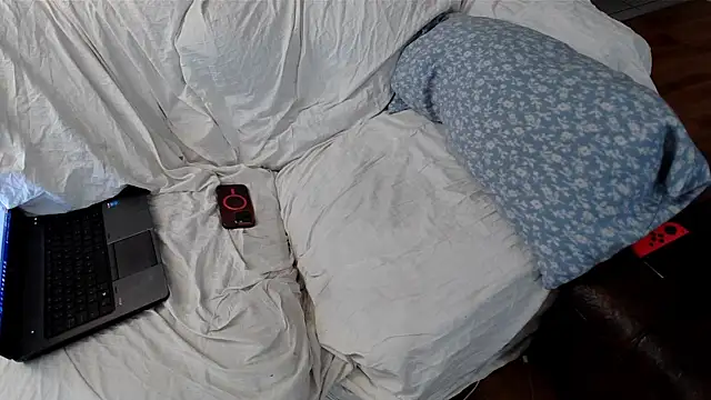 Snapshot of EmoDream1998 chatting on 01.08.25 EmoDream1998 online show from 01.08.25