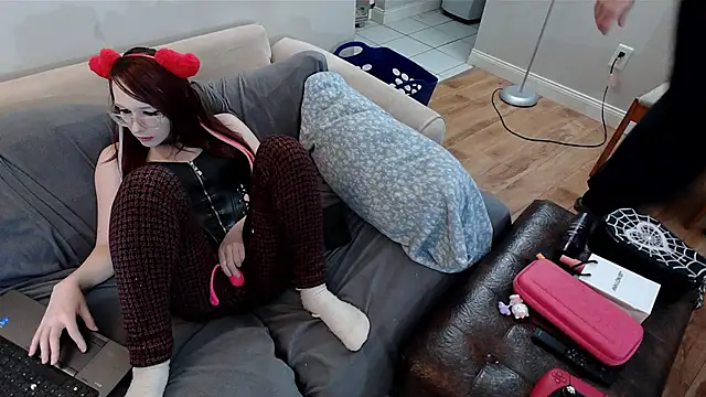 Snapshot of EmoDream1998 chatting on 02.14.25 EmoDream1998 online show from 02.14.25