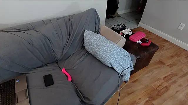 Snapshot of EmoDream1998 chatting on 02.22.25 EmoDream1998 online show from 02.22.25