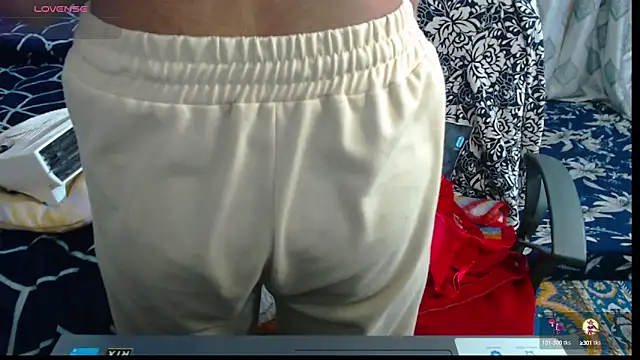 Snapshot of sexyrihana1 chatting on 12.26.24 sexyrihana1 online show from 12.26.24