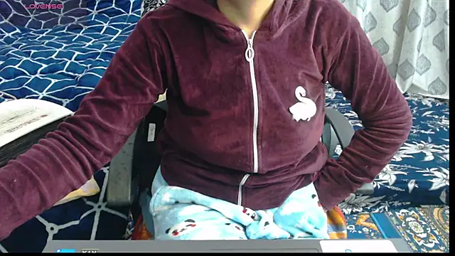 Snapshot of sexyrihana1 chatting on 12.31.24 sexyrihana1 online show from 12.31.24