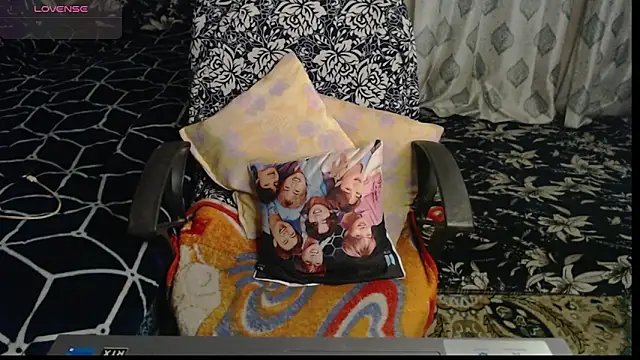 Snapshot of sexyrihana1 chatting on 03.06.25 sexyrihana1 online show from 03.06.25