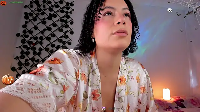 Snapshot of cailynhot chatting on 10.25.25 cailynhot online show from 10.25.25