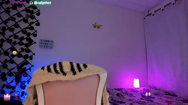 Snapshot of cailynhot chatting on 11.08.25 cailynhot online show from 11.08.25