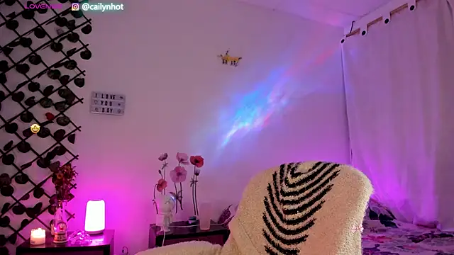 Snapshot of cailynhot chatting on 11.10.25 cailynhot online show from 11.10.25