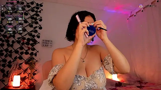 Snapshot of cailynhot chatting on 12.04.25 cailynhot online show from 12.04.25